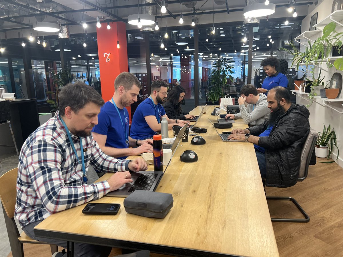 IaaSgeek's tweet image. What a day! Just wrapped up our EMEA online re:cap session, followed by the inaugural EMEA AWS Community office hours and the the global DevRel meeting! Sharing some snapshots of the team in action during the Q&amp;amp;A session! #LifeAtAWS #developers #AWS