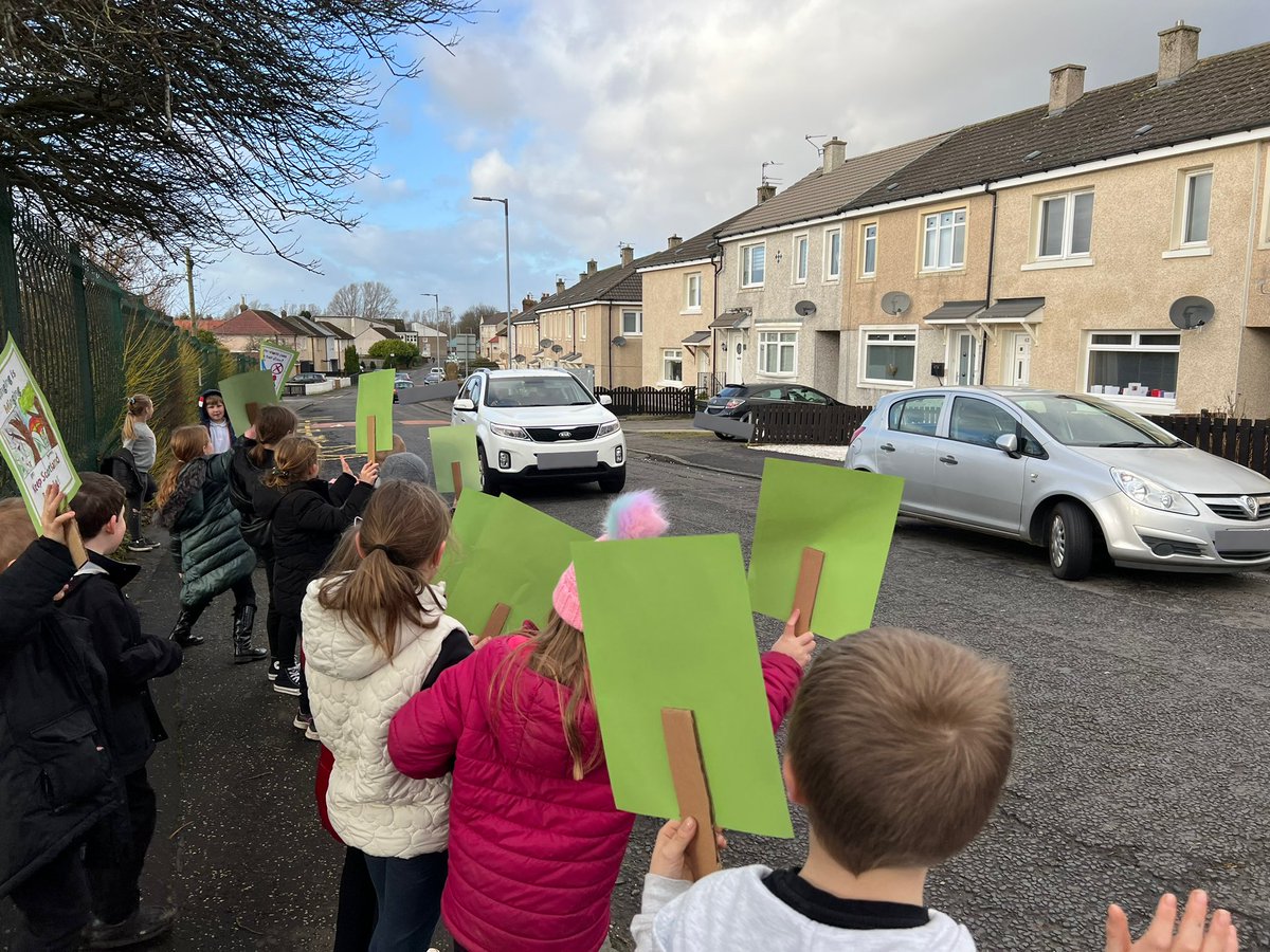 MrMcMahon_TPS's tweet photo. “Dafties Litter, Don’t Be Bitter!” - taking to the Paths of Pather to spread our message and keep our community CLEAN! Lots of honks of support from passers by! 🚮 @ThornliePS @KSBScotland #KeepScotlandBeautiful #CleanUpScotland https://t.co/6b3XDMKJcn