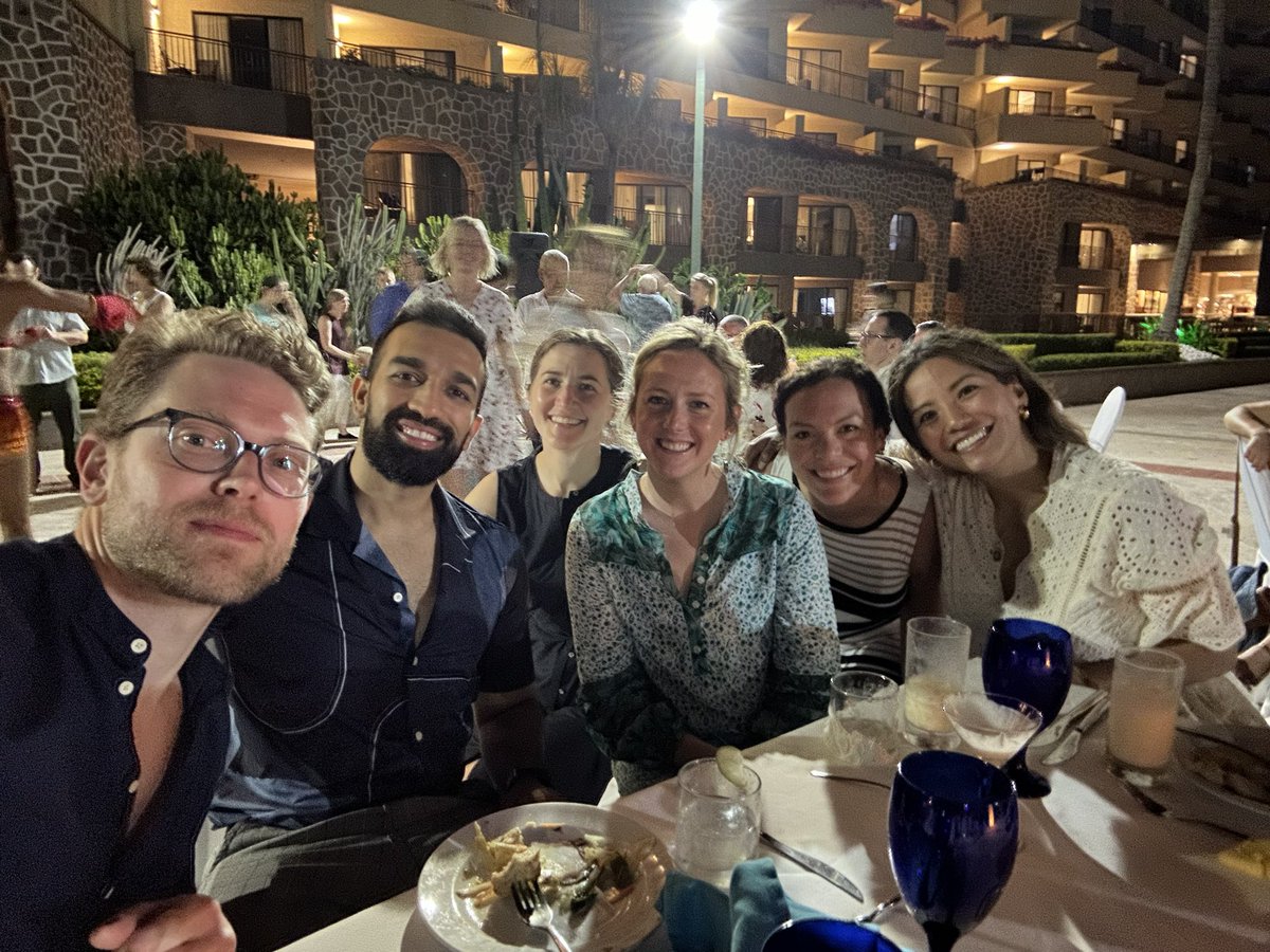 These moments w my colleagues who’ve become friends are the best part of our @MayoClinicCV CME conferences ❤️❤️❤️ #lalalalalaBAMBA #puertovallarta #prevention