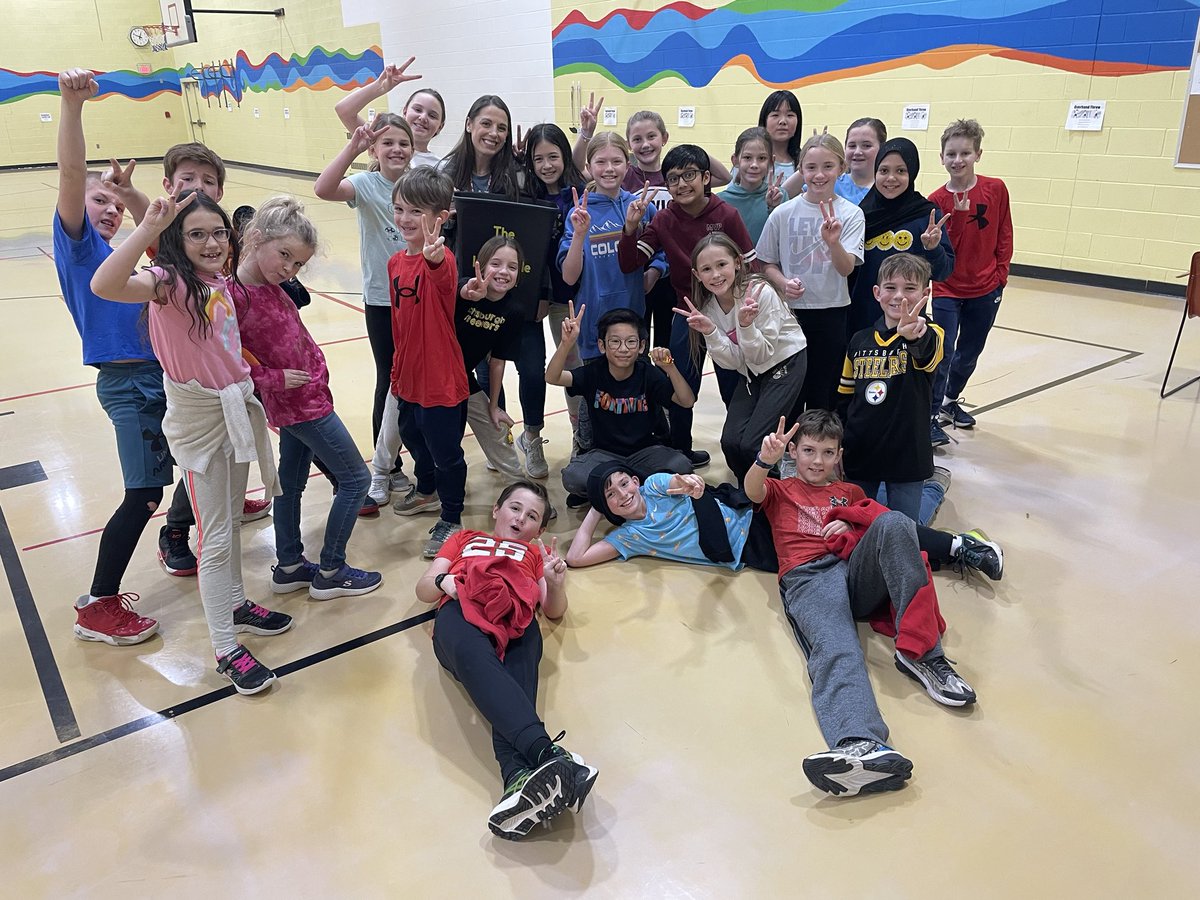 FortMeigs4's tweet photo. Mrs. Hunter made #TheAlmostImpossibleShot ⁦@FortMeigsEncore⁩ @FortMeigsCooper⁩ https://t.co/DFL4rP0GB0