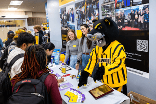 UWM_Engineering's tweet image. Calling all prospective &amp;amp; admitted students! We&apos;re hosting an Engineering &amp;amp; Computer Science Preview Day on Fri, Feb 9 from 2-5 pm.  Meet students &amp;amp; faculty and find out what it&apos;s like to be a student here. Sign up today: admissions.uwm.edu/register/CEASa… #uwmengineering #uwm
