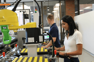 UWM_Engineering's tweet image. Calling all prospective &amp;amp; admitted students! We&apos;re hosting an Engineering &amp;amp; Computer Science Preview Day on Fri, Feb 9 from 2-5 pm.  Meet students &amp;amp; faculty and find out what it&apos;s like to be a student here. Sign up today: admissions.uwm.edu/register/CEASa… #uwmengineering #uwm