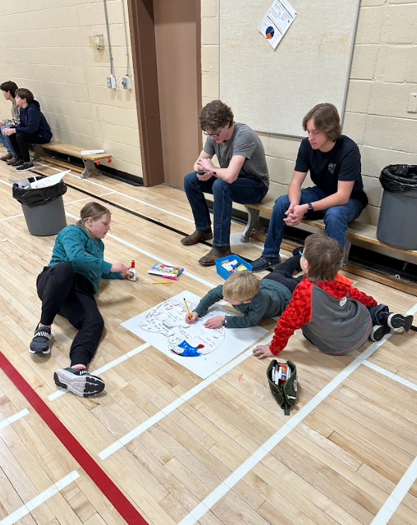 Students at St. Michael's School, BI teamed up and worked together over the past week to put for their #BellLetsTalk Day Kindness Hearts! Seeing all the different grades coming together to help spread kindness and create real change is what #hs4 is all about!
#MentalHealth