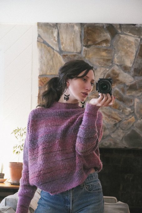 i thrifted a new sweater ;) https://t.co/ipWMKEpiJB