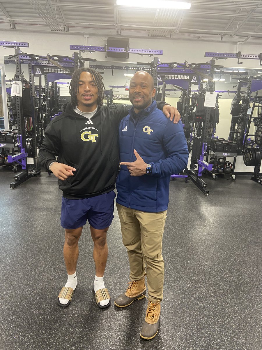 In Nashville recruiting and got a chance to see one of the #Flyboyz 👐🏽 who is now working/preparing for that next level. #TogetherWeSwarm EVERYTHING MATTERS 🐝