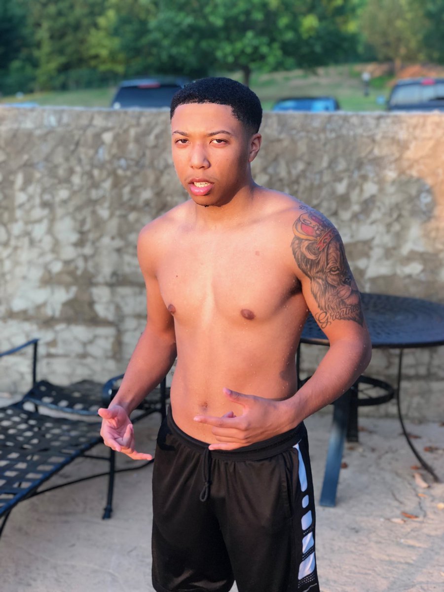 iamDylanBaker's tweet photo. Year 5 on my fitness journey I went from 130-170. No discounts on hard work and time 💪🏽 https://t.co/toOnaLLyq2