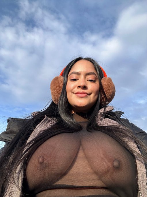 went on a walk and hikers were staring at me, so you think they liked my outfit? (; https://t.co/Zrh