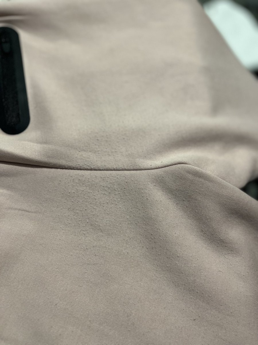 V2_V21's tweet photo. @zaraes Pantalones puestos dos veces y con un lavado, esta es la situación actual de la parte trasera. Como es posible que tengan tanta pelotilla? https://t.co/uv3t0E1acj