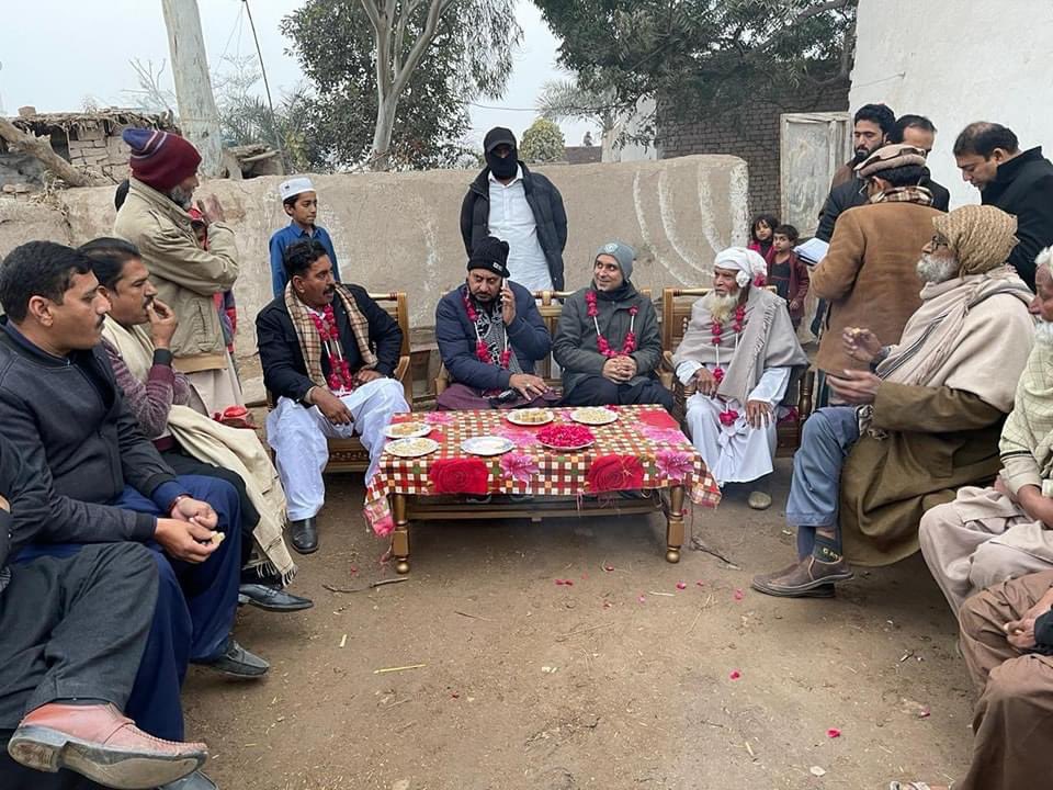 mujtabashah44's tweet photo. سید علی قاسم گیلانی کی پیپلزپارٹی کے امیدوار ایم پی اے PP222 رانا طاہر شبیر کے ہمراہ  حلقہ #NA152 کی موضع میرالی آمد 
چوہدری ارشد میؤ اور چوہدری اشرف کیطرف سے منعقد کردہ کارنر میٹنگ میں شرکت کی، شرکاء سے خطاب کرتے ہوئے الیکشن کیمپئن کیلئے متحرک کیا 
#MultanMainTeerChalega https://t.co/ehAW3sxJeJ