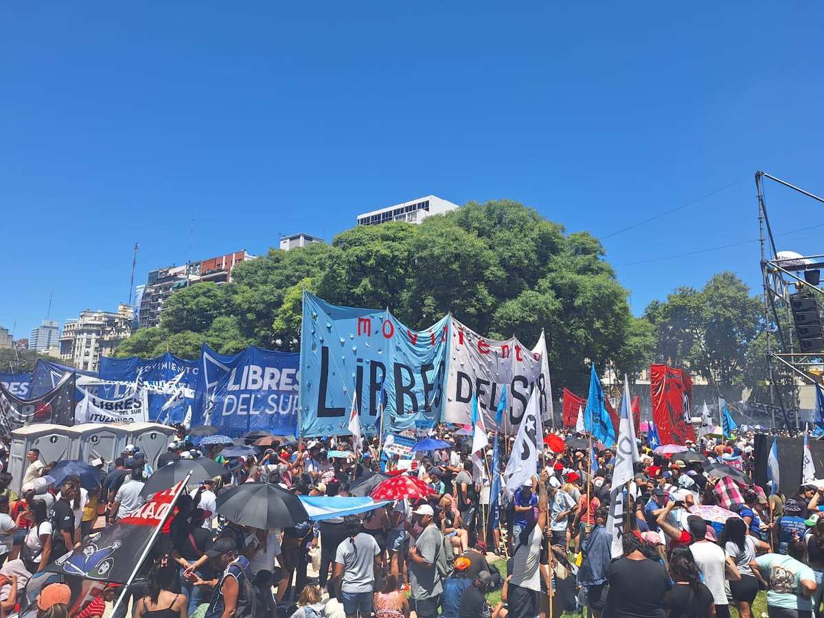 🔴Libres del Sur PRESENTE en la movilización y paro nacional que se está llevando a cabo en repudio al DNU y la Ley Ómnibus presentados por el gobierno de Javier Milei.