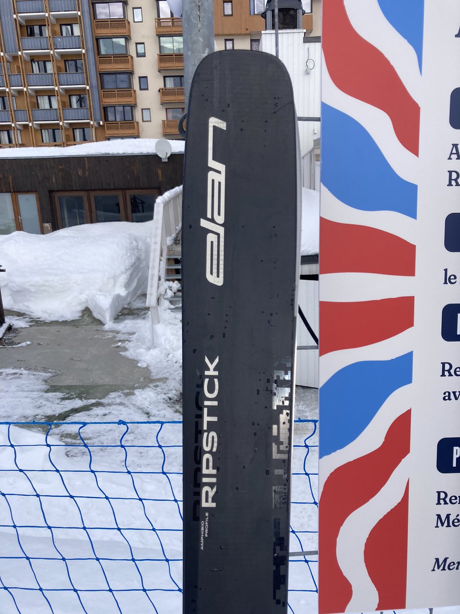 When you try black for the first time you time it’s much stiffer than you expected. #elanskis #elanripstickblack #valthorens