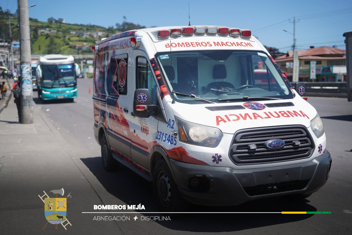 BomberosMejia1's tweet image. Nuestros paramédicos 🚑🔰 brindaron la atención prehospitalaria ⚕️ a una persona que habría sido impactado por un vehículo 🤕 en el puente de #Tambillo.
Nuestra pronta respuesta permitió estabilizar al paciente.
#WilsonRodríguezAlcalde
#Activados24_7
#BomberosMejía 🔰👨🚒🚒🚑