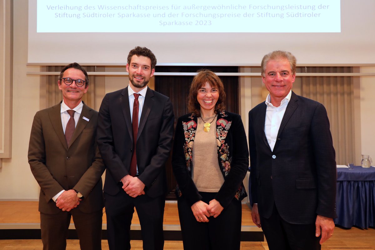 Congratulations to Francesca Ferlaino @FerlainoGroup and Hannes Pichler! 👏 Today, both have received a research award 🏆 by the Südtiroler Sparkasse Foundation @stiftungspk ▶️iqoqi.at/en/current/new… (photo: Eva Fessler)