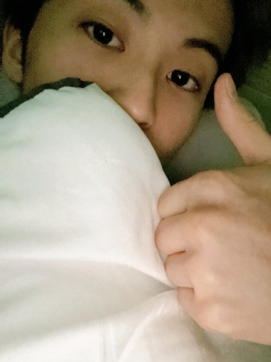 마크님이 보고싶어지는 
새벽 3시 28분 …
