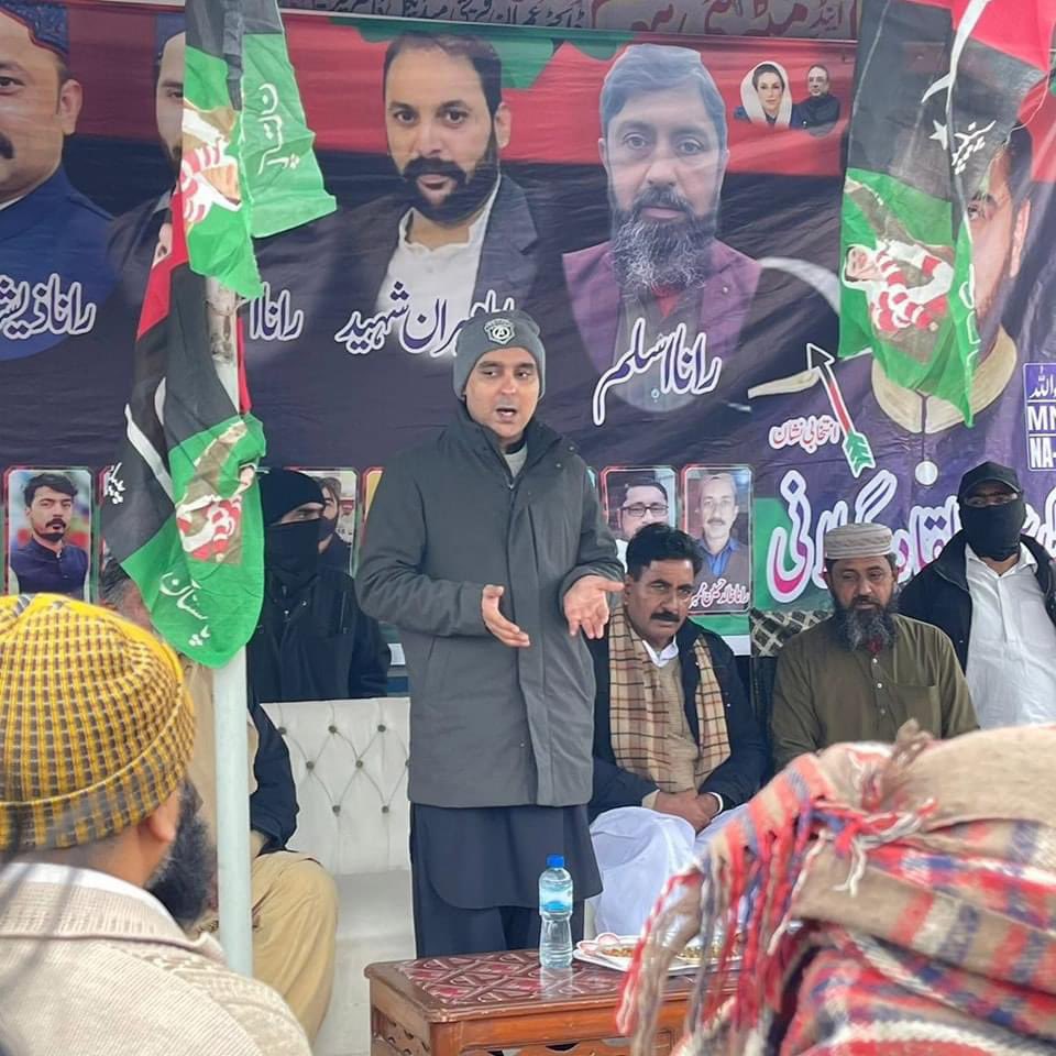 mujtabashah44's tweet photo. سید علی قاسم گیلانی کی پیپلزپارٹی کے امیدوار حلقہ NA152 سید عبدالقادر گیلانی کے حلقہ میں یونین کونسل رانا وین آمد
رانا اسلم اور رانا اجمل کیطرف سے  منعقد کردہ کارنر میٹنگ میں شرکت کی، شرکاء سے خطاب کرتے ہوئے الیکشن کیمپئن کیلئے متحرک کیا 
#MultanMainTeerChalega https://t.co/Z1pXdkO9Iq