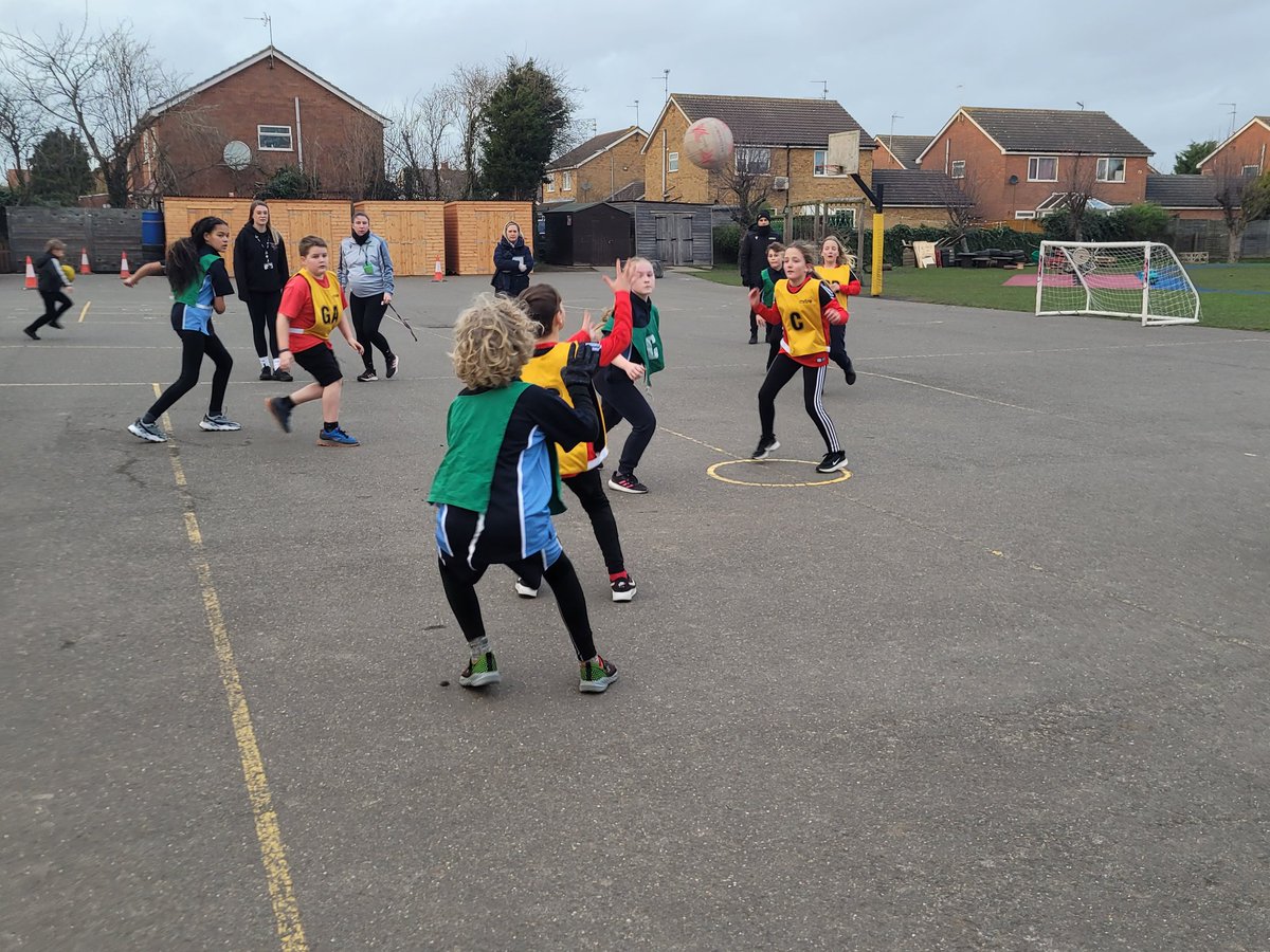 MissKFletcher17's tweet photo. Another exciting game of netball 🏐 Two games, two wins. Great teamwork, resilience and commitment! 🤩 #HEART #SportingStars @GosbertonAcad @EliteSportAcade @miss_eingamells https://t.co/vurTtASvyH