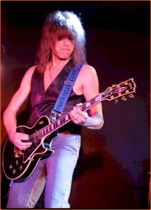 1VyjdxoLi901knq's tweet photo. 1/25追悼
マーク・リアリ
(ライオット)

2012年1月25日　死去 https://t.co/GmFdKGBZOd