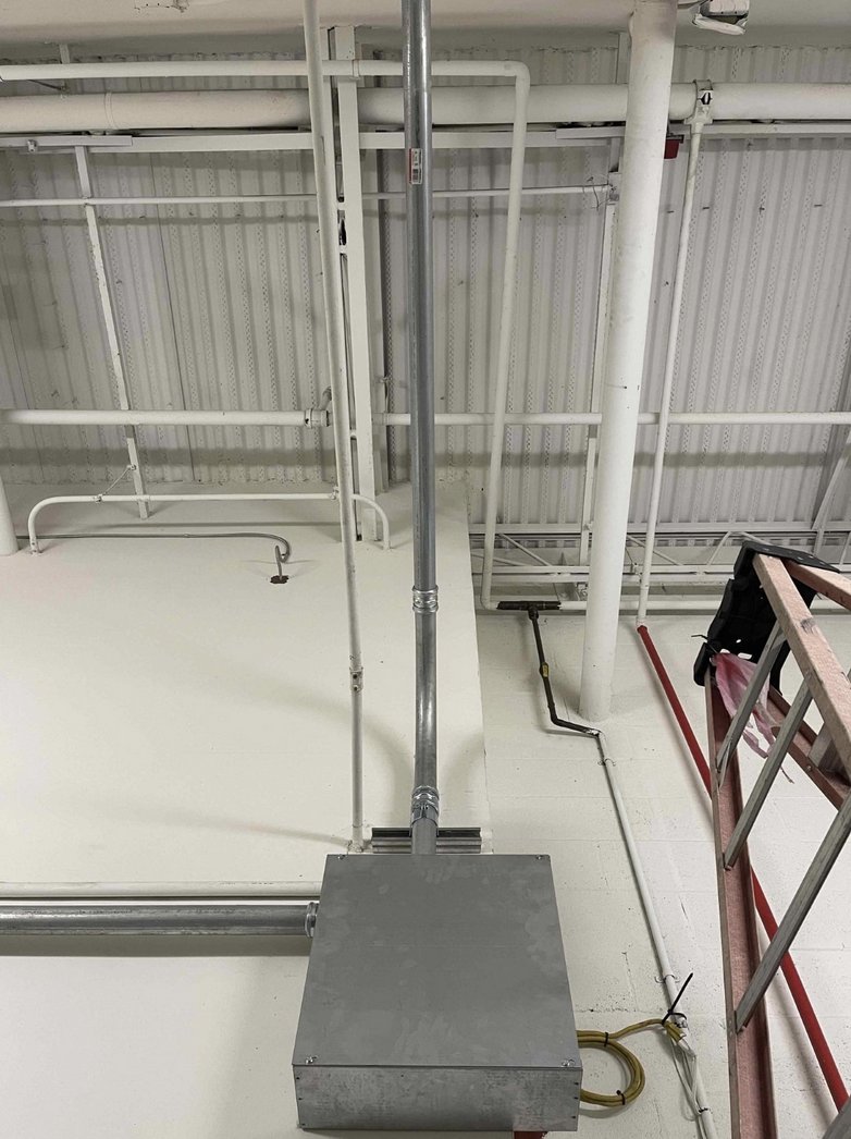 TechConnectSer1's tweet image. Our partner in the restaurant industry needed an EMT conduit pathway installation in Naples, FL within a shared client space. Thankfully, we were able to schedule a technician on time and complete their request! 👨💻