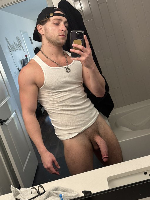 Watch Calvin T. Banks💰's leaked NSFW photo on TwXstars