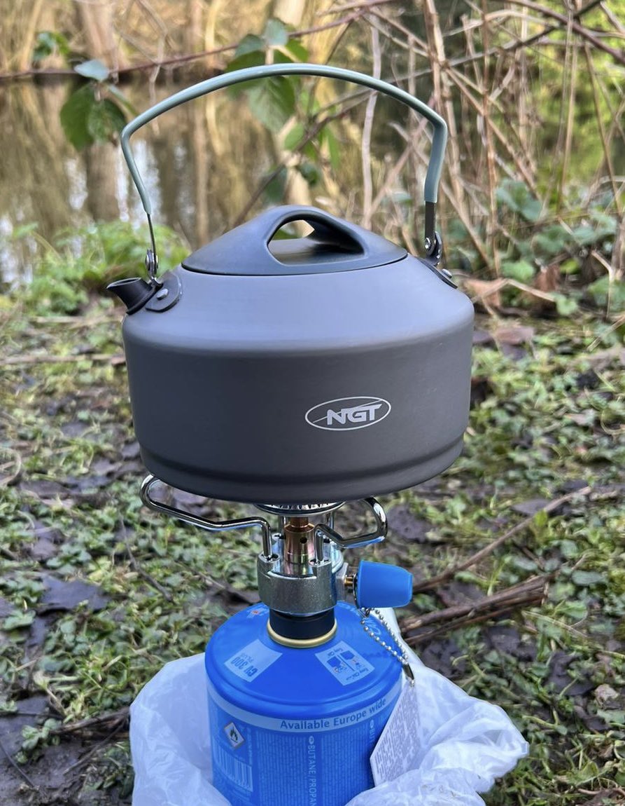 Got back out on the bank today for the first time since early December! Only one take today which took my boilie, bait screw and bait stop off my hook 😫 Never had that happen before and had to reflect with a cuppa 🤣 #ApexAngling #CatchAndRelease #Carp #CarpLife #Fishing