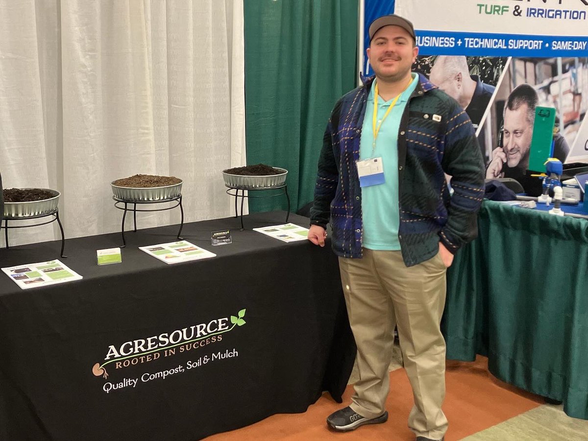 Sales team at the CCLA conference in Hyannis. Talking compost, soils and green waste services! 

#compost #soils #greenwaste #teamwork