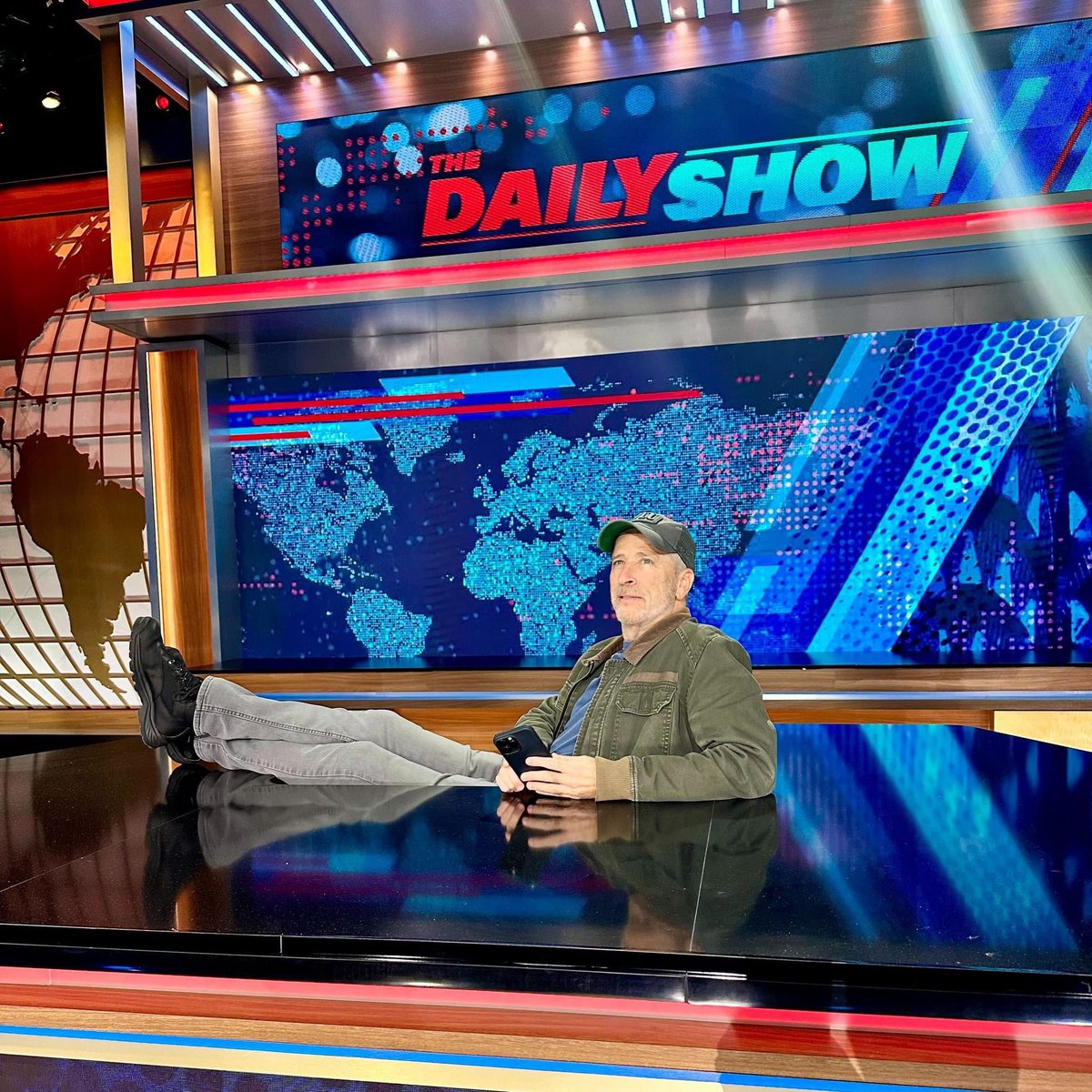 Who else is thrilled that Jon Stewart is returning to The Daily Show?! Read more: dworkinsubstack.com/p/jon-stewart-…