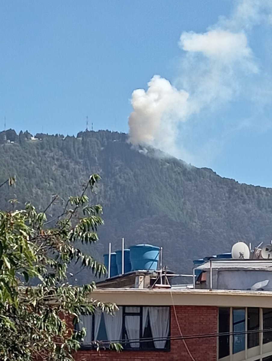 Alferodlez's tweet photo. Así empezó y así se expandió y no llega ningún helicóptero @CityNoticiasTv @NoticiasCaracol @NoticiasRCN https://t.co/zCLtW4oapl