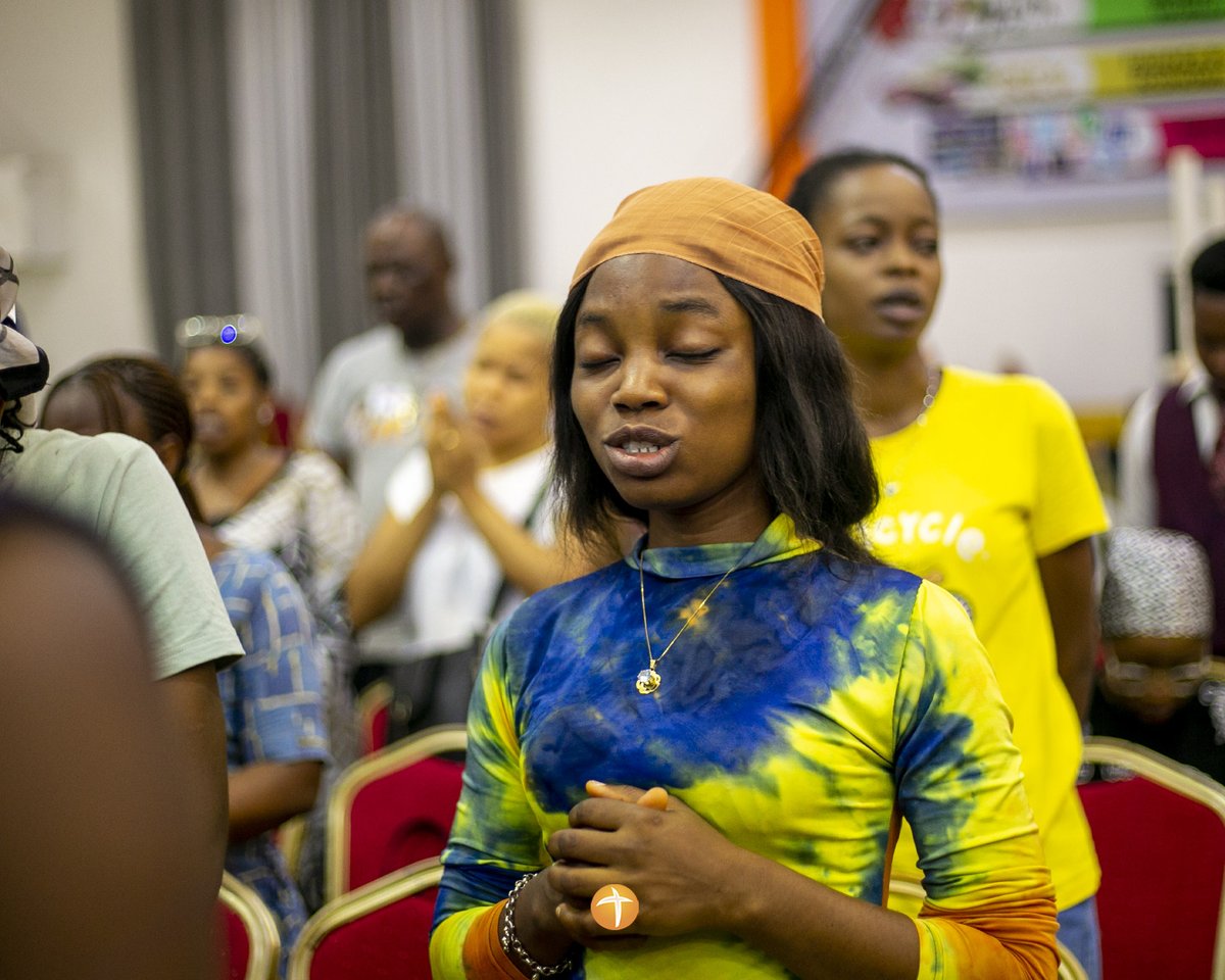CBCNigeria's tweet photo. #CBCPrays Lord, we ask that You give us the grace to serve You with the whole of our hearts. That we may please you and not men, in Jesus' name.

#CBCMidWeekService
#KingdomDiscipleship https://t.co/S31ci2y0El