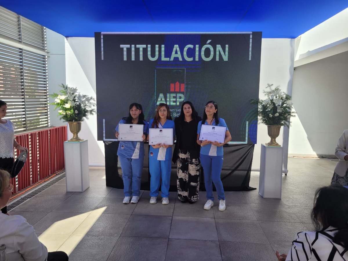 AiepAntofa's tweet photo. Ceremonia de Titulación #AIEPAntofagasta, nos sentimos orgullosos por aportar con profesionales y técnicos de todas las áreas, al crecimiento de la región y el país . #OrgulloTécnicoProfesional #Educación https://t.co/MSCsJPpHhE