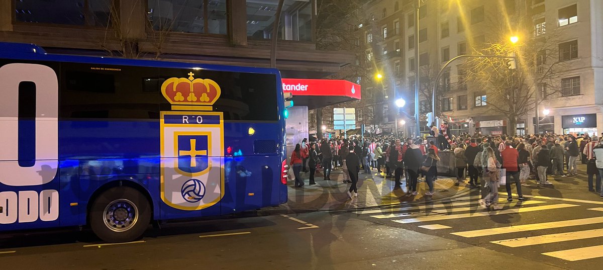footballdonorte's tweet photo. Autobús del @RealOviedo en la previa Athletic-Barcelona copa del rey https://t.co/IqhoPyZv5e