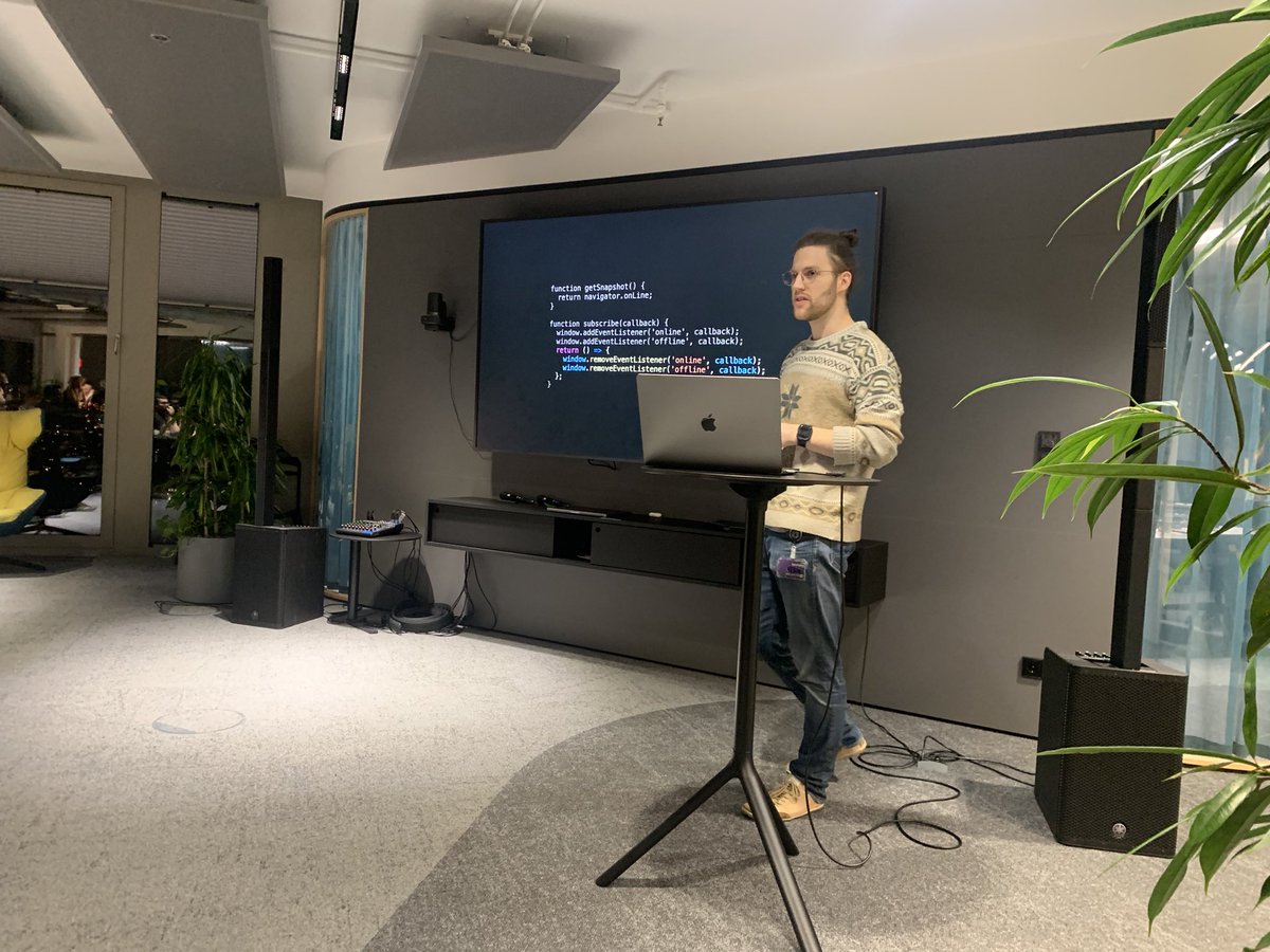 We are back! Today Max Zauner explains and demos plenty of React hooks like useSyncExternalStore, useTransition, useDeferredValue and more 👏
