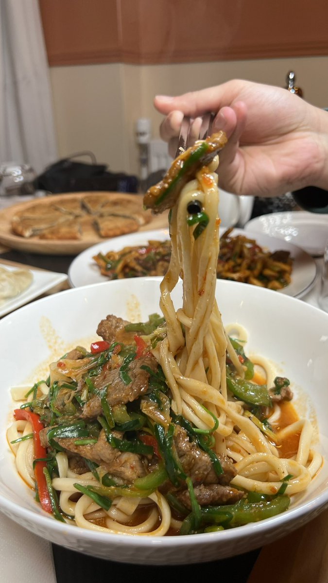 womogr's tweet photo. Le meilleur restaurant de ce début d’année est Ouïgours 🔥 https://t.co/Ws81wcK2Vq