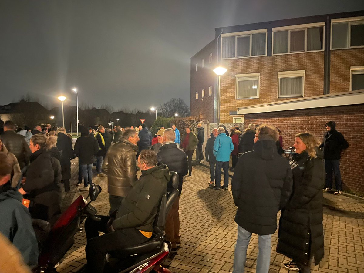 JBNNieuws's tweet image. De protestmars voorafgaand aan het politieke debat welke woensdagavond 24 januari plaatsvond in het gemeentehuis van Zuidplas trok enkele honderden deelnemers.
#zuidplas #nieuwerkerk