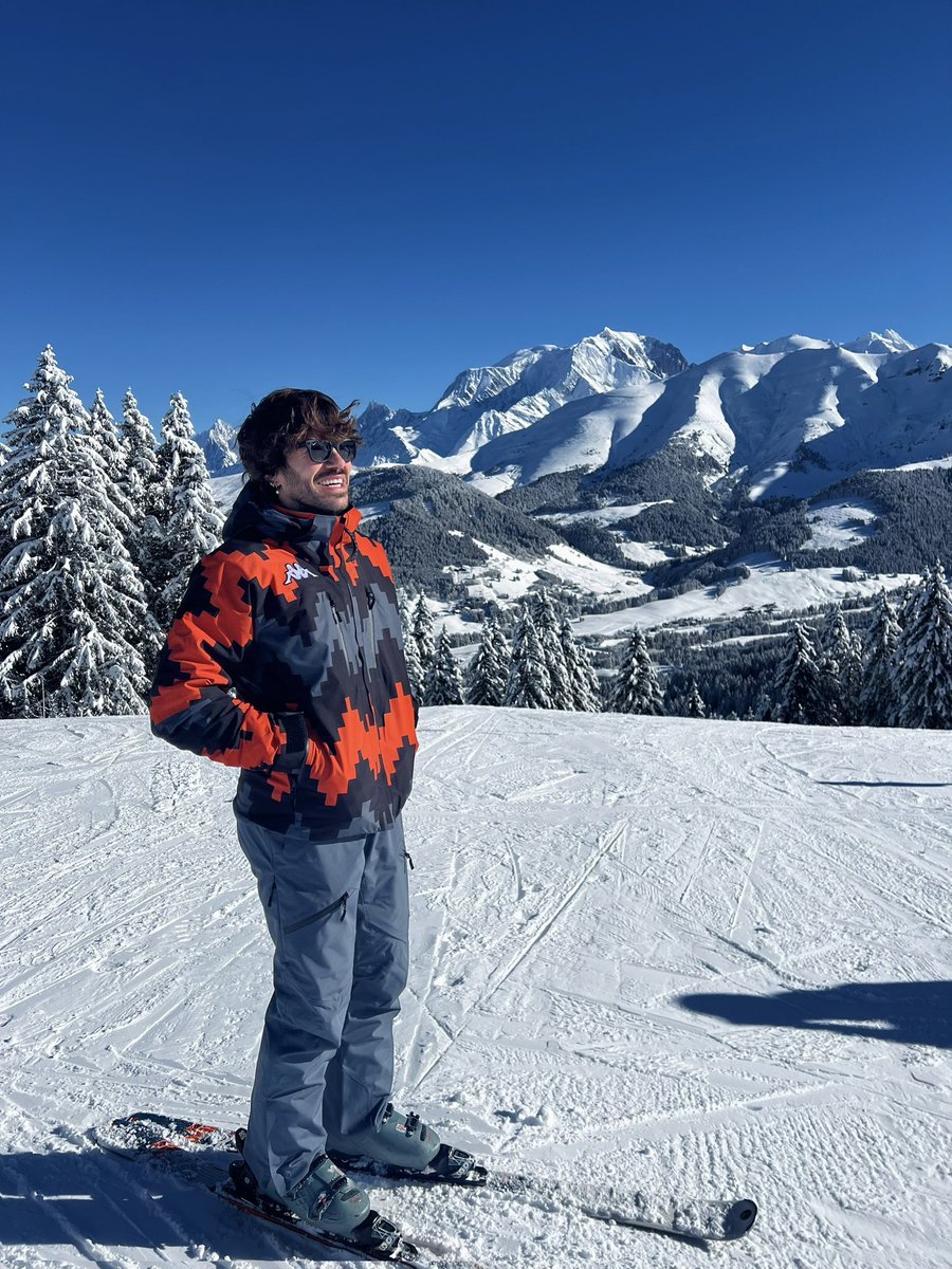 sona_claudio's tweet photo. Skiing fun in the snow! ❄️⛷️ https://t.co/FKiD42InmD