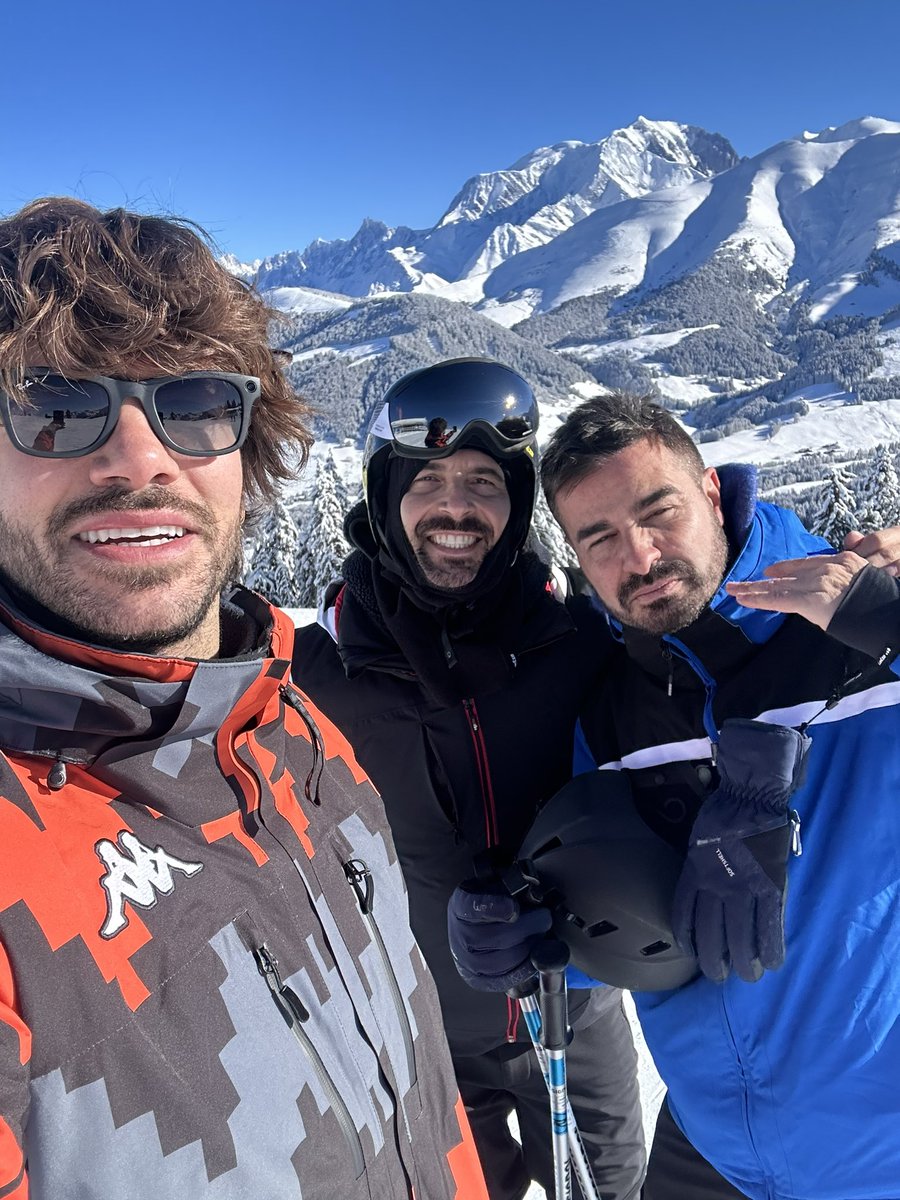 sona_claudio's tweet photo. Skiing fun in the snow! ❄️⛷️ https://t.co/FKiD42InmD