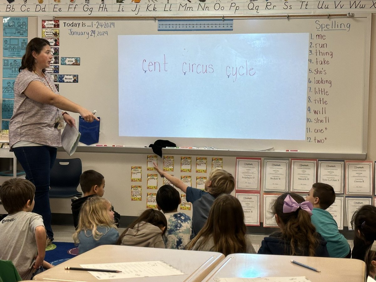 Students learn how to code the c when it sounds like /s/ during a Saxon Phonics lesson @APBeutelElem @RitaC11900705 @HMHCo #BISDpride