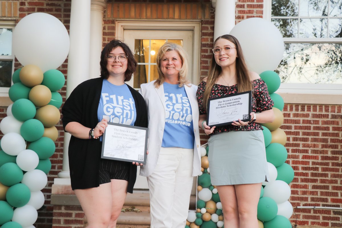 usaodrovers's tweet image. In our pursuit to educate, it is significant when we find ourselves aligned with such passionate people. Thank you to the Brown family for their impact on our campus! 
Read more, bit.ly/3HtQq3K
#OKHigherEd #GiveBack #FirstGenProud