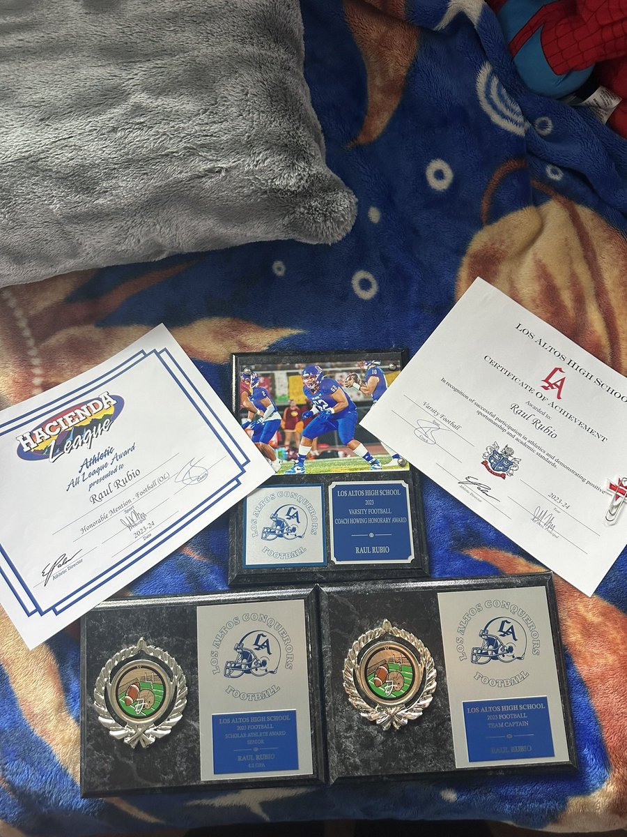 RaulRubio62's tweet photo. Had an amazing banquet to close off my high school career at LA. Some awards. Scholar Athlete Award with maintaining a 4.0 during Semester 1. Team Captain award voted by my teammates and coaches, Honorable Mention for the Hacienda League and the Coach Howing award. Thank you LA💙 https://t.co/6XCSpGOHIx