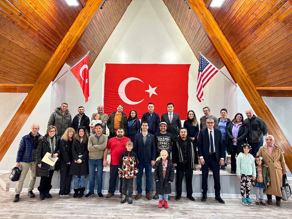 TC_SikagoBK's tweet photo. Başkonsolosluğumuzca 15-21 Ocak tarihlerinde Grafton ve Cleveland/Ohio’da gezici konsolosluk hizmeti sunularak 550’den fazla işlem yapılmıştır.

Mobile consular services were provided in Cleveland, OH last week.
@TurkishEmbassy https://t.co/D8Wza7m9zV