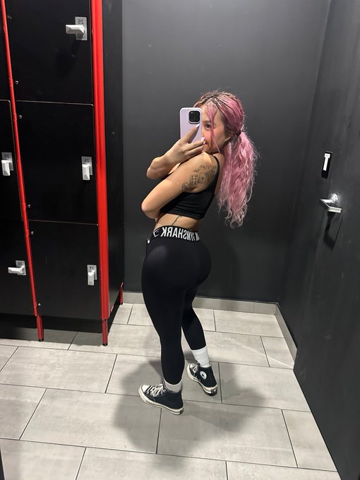 show me how much you like these slutty gym photos https://t.co/Gu8BZqZG5q