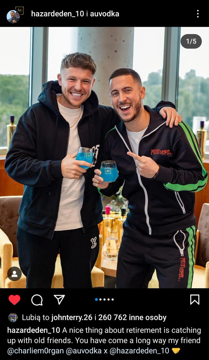 Pamiętacie chłopca od podawania piłek, którego Eden Hazard skopał w 2013 roku?

Otóż chłopiec ten to Charlie Morgan, który założył firmę produkującą luksusową wódkę i 11 lat później jak gdyby nigdy nic nawiązał współpracę... Z Edenem Hazardem właśnie 😅
