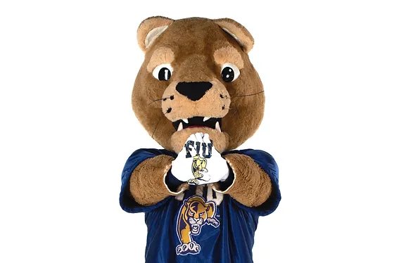 Hollywood Hills WR Amari Isaac picks up a Division 1 OFFER From Florida International University via WR Coach Jay MacIntyre | WR Coach TP &amp; HC Brandon Graham
#PawsUp #PantherPride #FIU 
<a href="/marigolive3_/">Amari “Mari “ Isaac</a> <a href="/jay_macintyre11/">Jay MacIntyre</a> <a href="/tp_sportz/">Coach “TP”</a> <a href="/CoachBGraham/">Brandon Graham</a> <a href="/JerryRecruiting/">Rising Stars</a> <a href="/larryblustein/">Blustein Recruiting</a>