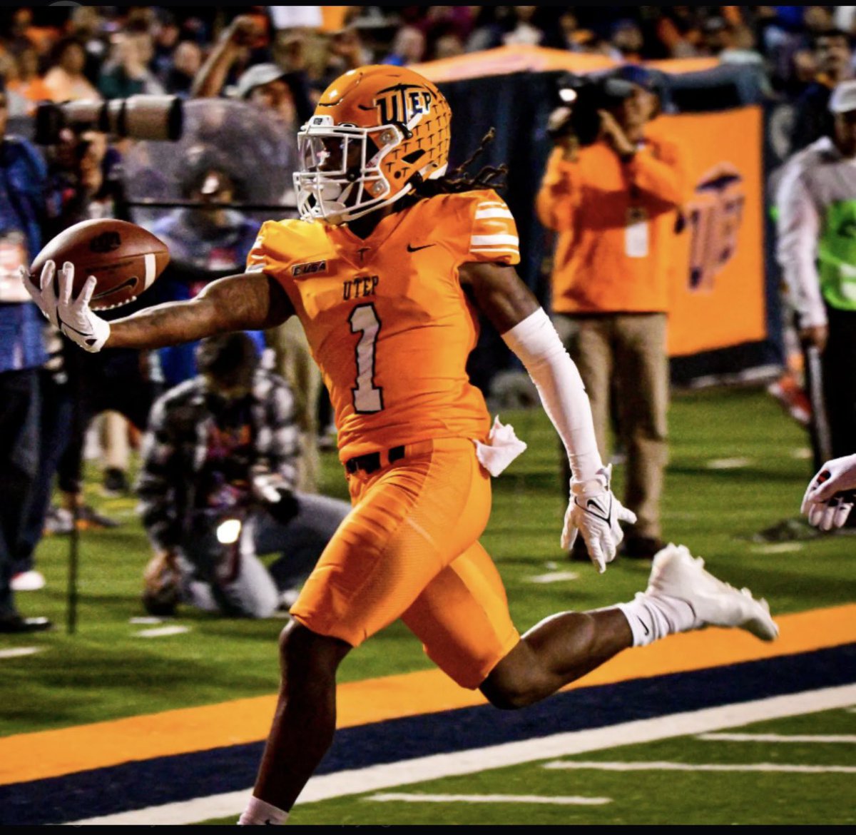 After a Great conversation with @COACHJMACRB I am blessed to receive a offer from UTEP🧡 @StanfordGerry @Eric_Sutton4