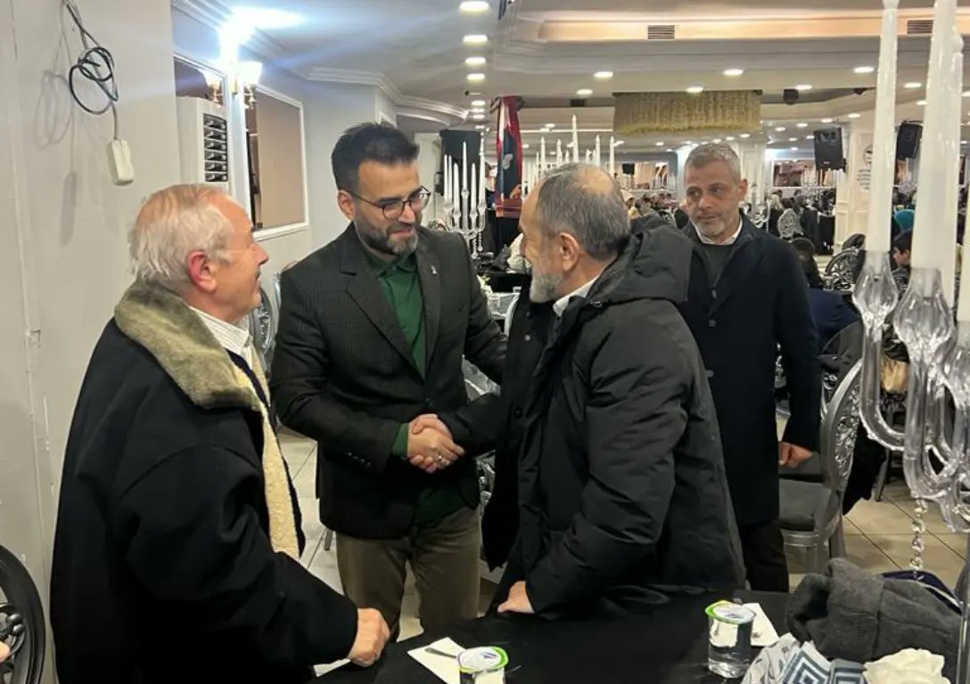 AKBeyoglu's tweet photo. İlçe Başkanımız @Av_EnesOzkan ve Belediye Başkanımız @haydaraliyildiz ile birlikte Artvin Yusufeli Altıparmak Köyü Derneği'nin düzenlemiş olduğu Arifhane gecesine katılım sağladık.

Misafirperverliklerinden ötürü kendilerine teşekkür ederiz.

#YineYenidenBeyoğlu https://t.co/1ovtvmfDBk