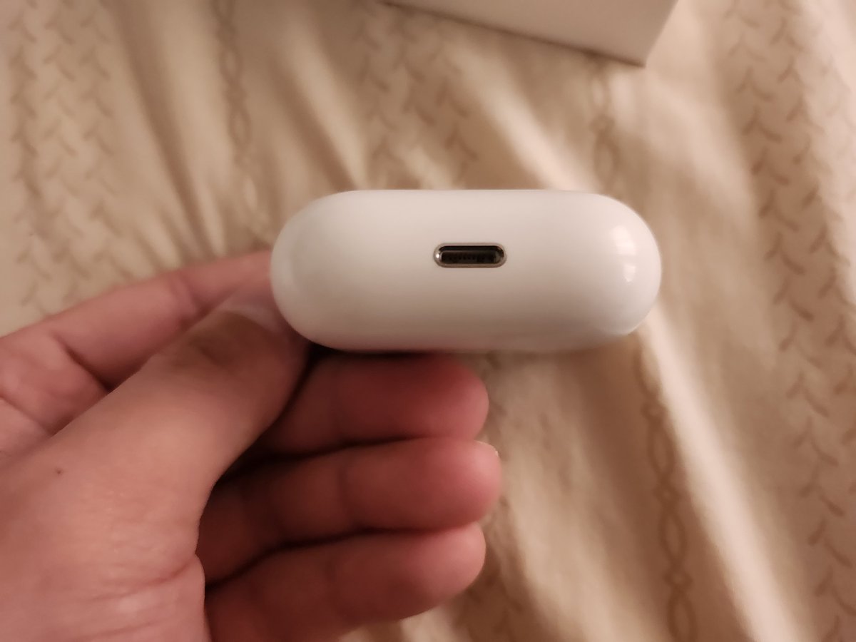 Frostyrnb's tweet photo. Sold my Airpods 3 awhile ago to buy more games on Steam winter sale https://t.co/MO8DBMW9IW