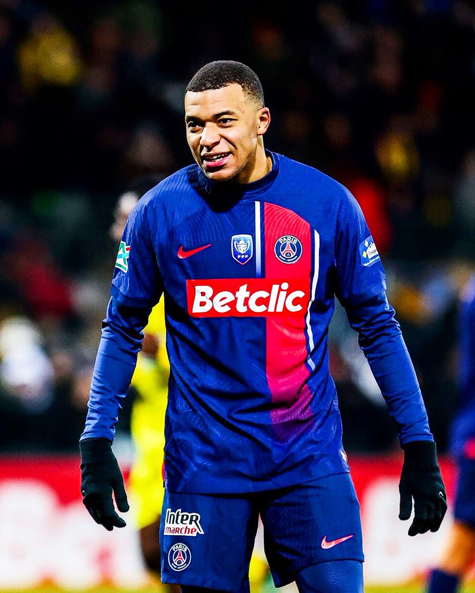 ActuFoot_'s tweet image. 🚨 Kylian Mbappé 🇫🇷 a pris la décision de signer au Real Madrid, affirme @SPORTBILD !

Le Français demanderait un salaire annuel de 70 M€. 💰