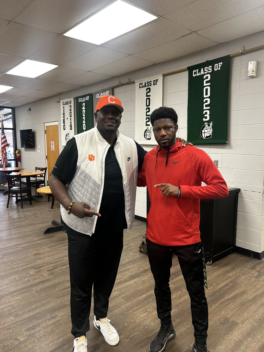Calvary Knights Football (@theccsfootball) on Twitter photo Thank you <a href="/CoachEason1/">Coach Nick Eason</a> and <a href="/ClemsonFB/">Clemson Football</a> for dropping in to talk to our football players.
#calvaryknightsfootball #comitttothec #calvarychristianschool #WinTheDay Thank you <a href="/CoachEason1/">Coach Nick Eason</a> and <a href="/ClemsonFB/">Clemson Football</a> for dropping in to talk to our football players.
#calvaryknightsfootball #comitttothec #calvarychristianschool #WinTheDay