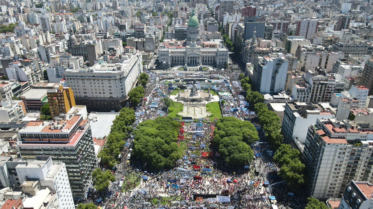 Un paro y una movilización histórica para rechazar el DNU y la Ley Ómnibus. Hoy el pueblo dio una lección de dignidad frente a la tiranía que quieren imponer.

En la calle y en la lucha vamos a construir la unidad del campo popular para defender a la Patria.