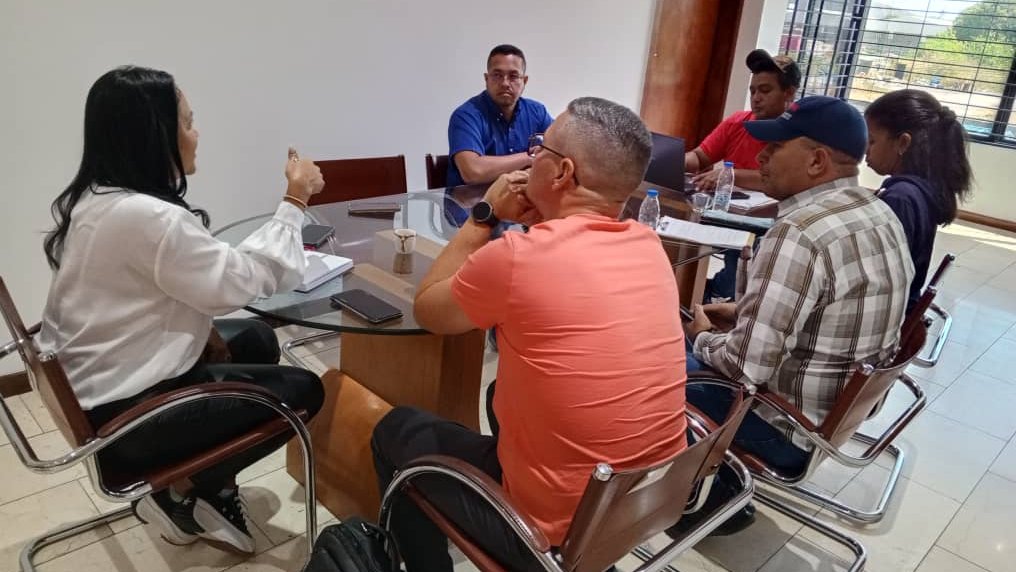 #Carabobo | Solimar Rivero, Autoridad Única de Alimentación, realizó una reunión con las distribuidoras nacionales, para evaluar el almacenamiento y distribución de proteínas.
Esto enmarcado en la 4ta Línea de Transformación 2024 que es lo social.

 #7Transformaciones2030