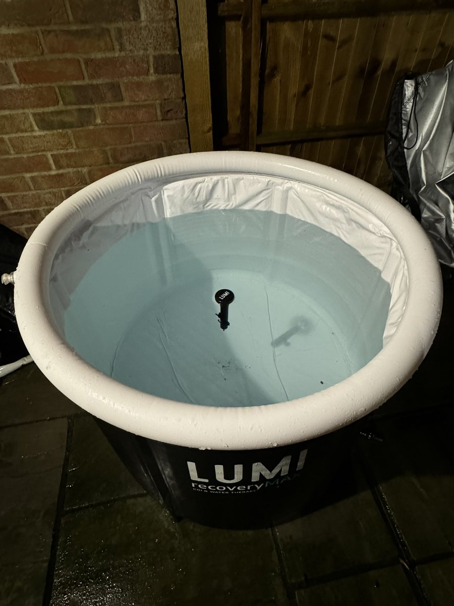 sivier_scott's tweet photo. After a manic day at work π€― I can highly recommend an #icebath π great #headspace π #relaxing #coldwatertherapy π§ π¦ feel relaxed refreshed and ready to go again π now warming up β¨οΈ #dryingrobe very quickly in my #Sundfoerr #adventurerobe π§‘ #strengthtotalk π€π»π€π»β€οΈ https://t.co/YJlsHu7XE5